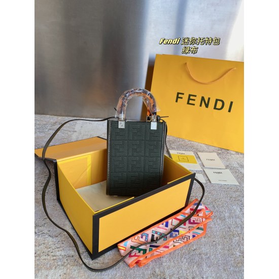 2023.10.26 Color Card ✔️ P230 comes with a foldable gift box size: 1318fendi Spring/Summer New Product Capsule Series Mini Tote Bag Fabric is so advanced! The Fendi score pack has 5 beautiful colors! Are you sure you don't want this spring