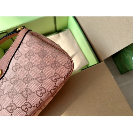 2023.09.03 180 box size: 25 * 15cmGG new underarm bag has a touching texture and perfect size. It can also be easily replaced and paired with different shapes, and the capacity is also very good! Pink craftsmanship presents a heartwarming feeling!
