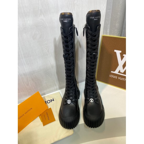 20230923 ¥ 420 Louis Vuitton (LV), the latest popular women's boot of 2022. One to one debugging of the original shoes. Fabric: Top layer cowhide aged pattern material Color matching Inner lining: Cowhide outsole: Rubber light material Size: 35-40 (34.41 
