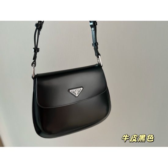 2023.11.06 260 cowhide box size: 25 * 20cmprad underarm bag 22ss hottest item! The design of Prada's underarm bag is very satisfying, and you can feel its beautiful streamline through the pictures, which has a high fashion feel.