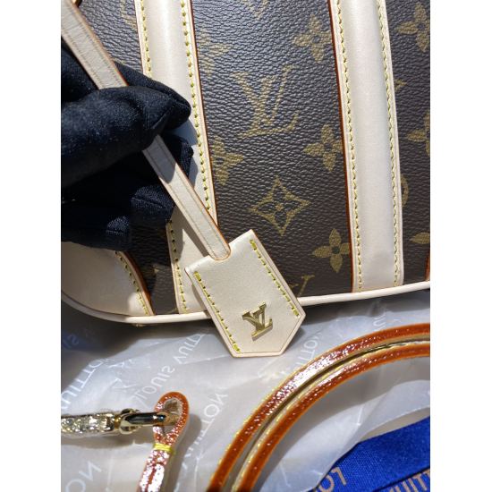 On March 3, 2023, the top original order p375 follows LV to travel. This Mini Luggage BB handbag debuted in the autumn and winter 2019 series, and was also designed by the most beloved Louis Vuitton creative director, Nicolas Ghesquiere, to represent the 