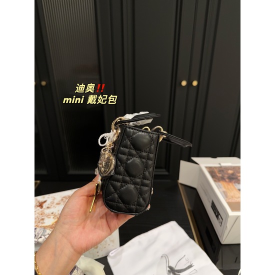 2023.10.07 P220 complete packaging ⚠️ Size 12.11 Dior Super Mini Daifei Bag with Scarf, Star Free Hanger, Versatile, Classic and Exquisite, An Invincible Giant, Cute, and Jimei Charge It