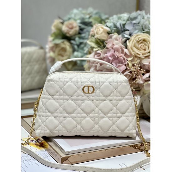 20231126 Large 810 [Dior] New 30 MONTAIGNE D-COSY handbag, this D-COSY handbag is a summer 2023 new product, with a practical and elegant design that enhances the style of the 30 Montaigne series. Crafted with black calf leather and featuring a spacious z