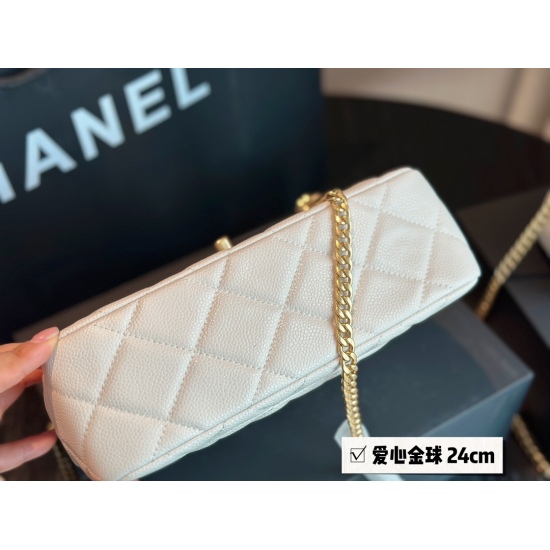 On October 13, 2023, 220 box size: 24 * 18cm, Xiaoxiangjia Love Golden Ball, Fangchubby 23P Love Little Gold Can Be Cute Love Fangchubby Mrs. Is Too Cute and Spicy? No one will refuse Chanel's Love Golden Ball!