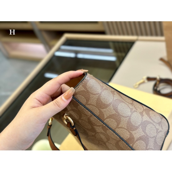 2023.09.03 185 box size: 21.18cm Kouchi Alice Tote bag Classic C logo Love it ❤ Milk tea color is versatile and high-end, and carrying it on the back is also just right!