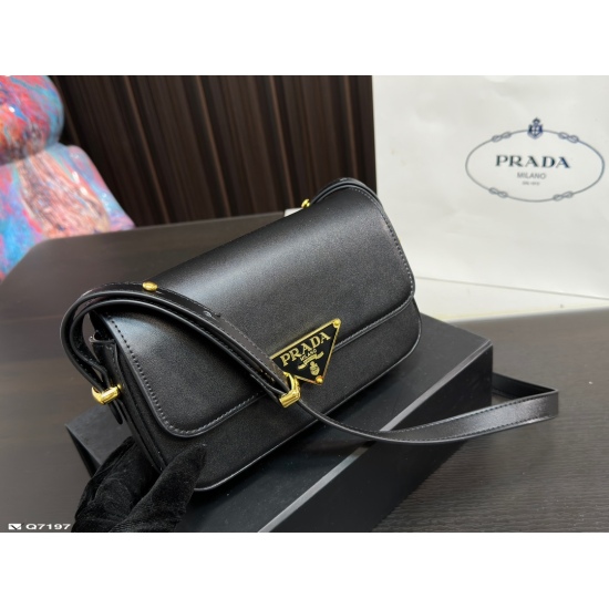 2023.11.06 185 folding box ⚠️ Size 21.13 Prada PRADA Underarm Bag is adorable! With her strength, she is a fashionable and refined girl with a simple yet sophisticated texture