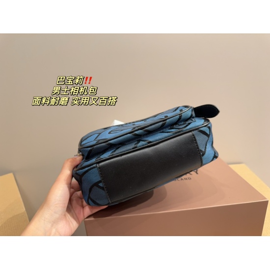 2023.11.17 P195 folding box ⚠️ The size 21.13 Burberry men's camera bag is versatile and without friends, it is cool, fashionable, and highly organized. The material is very light and can be worn, and the upper body is also handsome