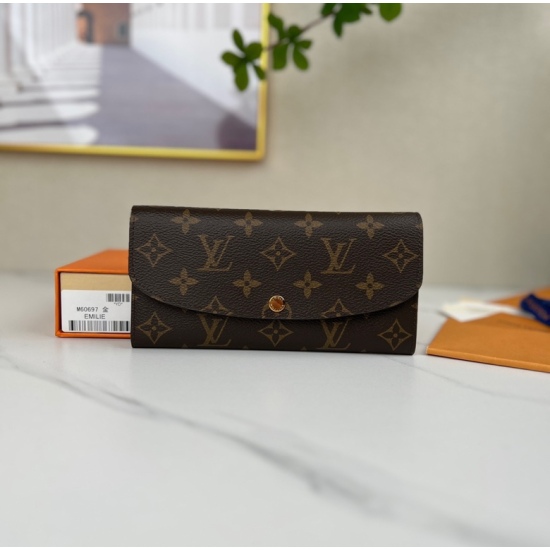 20230908 Louis Vuitton] Top of the line exclusive background M60697 Gold Button Rose Red Wallet Size: 19 x 10 x 2 cm Functionally practical and beautifully designed Emilie wallet is made of soft Monogram canvas, lined with brightly colored lining, exuding