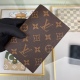 20230908 Louis Vuitton] Top of the line exclusive background M64502 vintage size: 10.0 x 14.0 x 2.5 cm, a modern traveler's favorite accessory. This coated canvas passport case combines fashion and practicality. Equipped with four credit card slots and tw