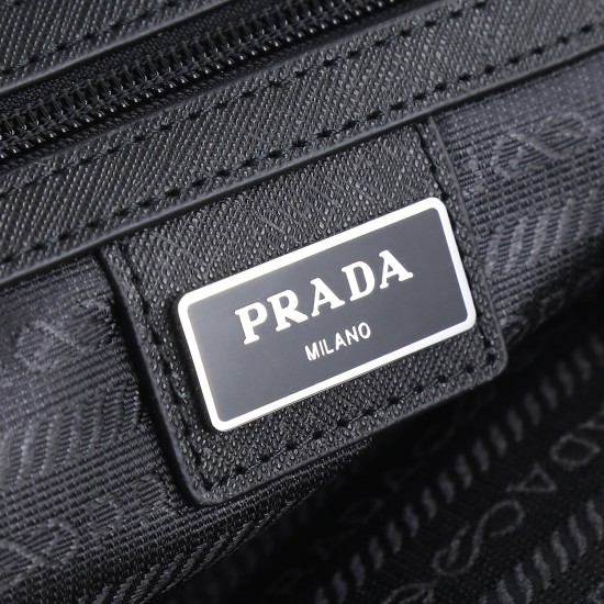 On March 12, 2024, a batch of 530 P new men's bags, 2VG860, top-notch goods, made of parachute fabric, top-notch hardware, multiple layers, essential for men, length 34x height 34.5cm x 7cm