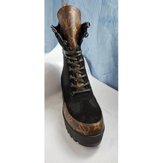 On November 17, 2024, P260 Louis Vuitton thick soled mid length women's boots were purchased on behalf of the French purchasing agency in the original 1:1 replica! The materials are authentic! All made of 100% genuine leather! The sole is of high-quality 