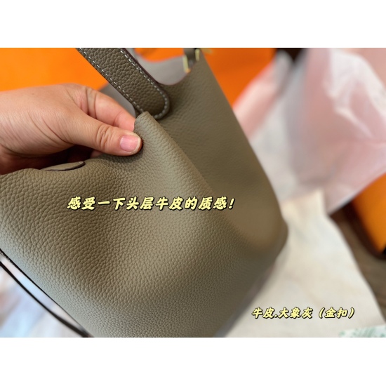 2023.10.29 260 with folding box (gold buckle) size: 18 * 19cm Hermes H home vegetable basket ‼️‼ Top layer TC cowhide/oil wax line delivery scarves ⚠️ The leather has a great texture! There is a sag! Those who understand goods must enter!