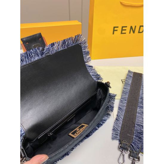 2023.10.26 P205 (with box) size: 2613FENDI Vintage club tassel bag with tassel edging, fashionable and personalized classic fabric, easy to pair with popular denim elements this season for handheld crossbody