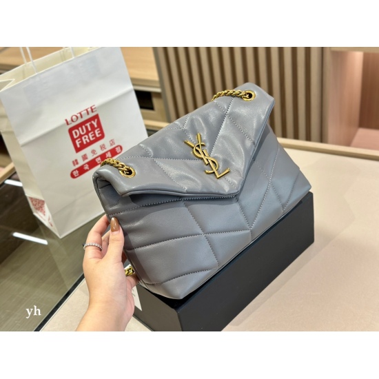 On October 18, 2023, 195 comes with a foldable box size: 28.18cm Saint Laurent Cloud Bag LOULOU PUFFER Quilted Lambskin Bag, like embracing clouds ☁ A general feeling