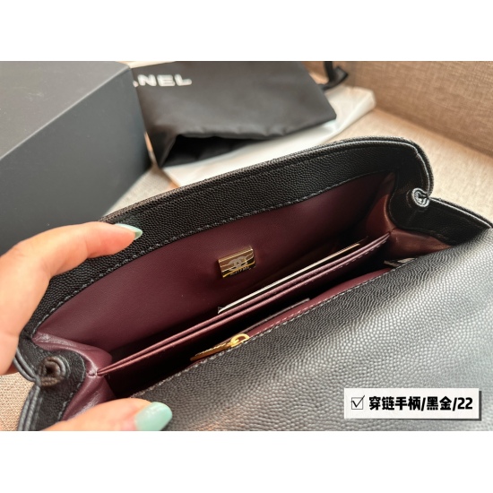 On October 13, 2023, 240 comes with a box size of 23 * 14cm. Xiaoxiangjia Coco Handle handbag looks good with lychee grain cowhide, durable! ⚠️ The handle leather chain is also very exquisite, the latest 23p!
