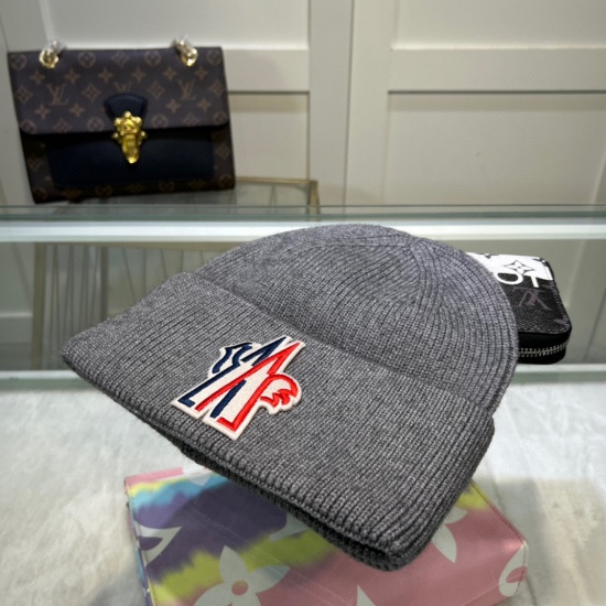 2023.10.2 P55 comes with a dust bag MONCLER hooded knitted wool hat, with a QR code, high-quality, high-end, and super soft! The super hot and explosive texture is great, and it's great to match when going out! Fashion trend! A must-have item for autumn a
