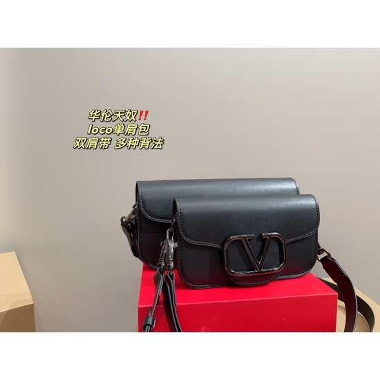 2023.11. 10 large P200 folding box ⚠ Size 27.12 Small P195 Folding Box ⚠ Size 20.10 Valentino loco shoulder bag unlocks the most beautiful girl in the street with fashionable charm cool and cute