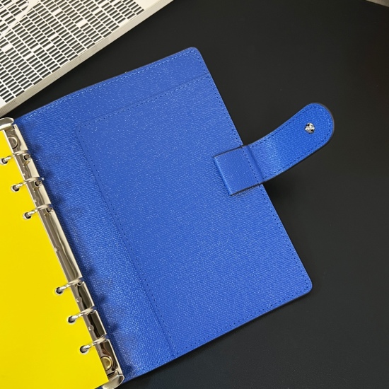 2023.07.11  New LV Notebook (21 Colors) This small notebook cover is made of Monogram canvas and can accommodate 7 cards. It can also be used as a communication book, notebook, or calendar. 21x 14 cm - Monogram canvas surface with horizontal leather linin