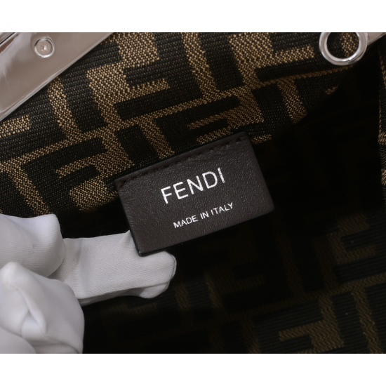 2024/03/07 P760 fendi ❤️ The first series features the letter F as its design highlight and adopts a diagonal frame contour. The appearance design is also unique and innovative, with an asymmetric bag shape that is fashionable and sharp. It can not only b