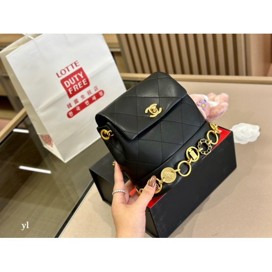 On October 13, 2023, 215 comes with a foldable box size of 17 * 19cm. Chanel's new backpack can be cute and love the cutest backpack of this season