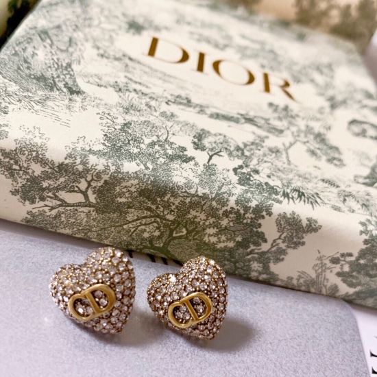 20240411 BAOPINZHIXIAAODior New Vintage Earrings Full Diamond Counter Consistent Brass Material Using Vintage Copper as the Main Color, The Vintage Style of Jewelry is Very Pleasant 18