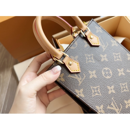 2023.09.03 195 Box (Customized Version) size: 14175cmL Home Mini Shopping Bag Lv Music Score Bag Shipping ⚠️ High order yellow leather! Upgraded version! Equipped with a long shoulder strap, the crossbody can be carried by hand and instantly fall in love 