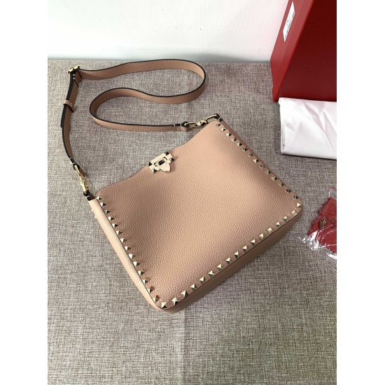 20240316 Original 860 Model: 50031L # (large) Top grade soft cowhide with studs ➕ Inner frosted leather adjustable shoulder strap with large capacity size: 31830cm
