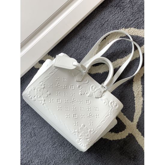 20231125 p1000 M44964 black M21841 white top grade original single This Sac Plat handbag is from the LV Oroments series, with cow leather embossing resembling the magnificent relief of 18th century French countryside estates. The ample main compartment is