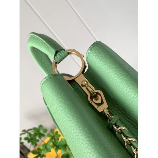 20231125 P1300 [Premium Factory Leather M59653 Apple Green Gold Buckle] This Capuchines BB handbag features Taurillon leather to showcase its modern style. Its leather woven chain can be easily removed or adjusted, allowing for easy switching between shou