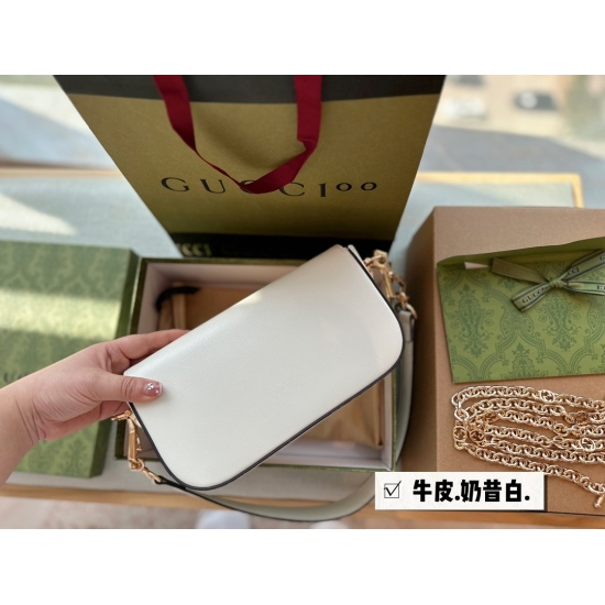 On October 3, 2023, the 230 box (upgraded version) size: 24 * 14cm, you can't miss this GG new 1955. The two shoulder straps under the armpit can be freely switched to match different styles, and the capacity is also super NICE!
