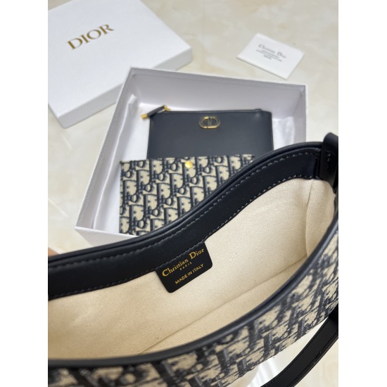 On July 10, 2023, Dior Home/hobo Avenue's three in one underarm bag is the latest and most beautiful one in autumn and winter. The underarm bag is exquisite and has two card bags inside, which can also be taken out and used separately ❤ Size 21cm/matching