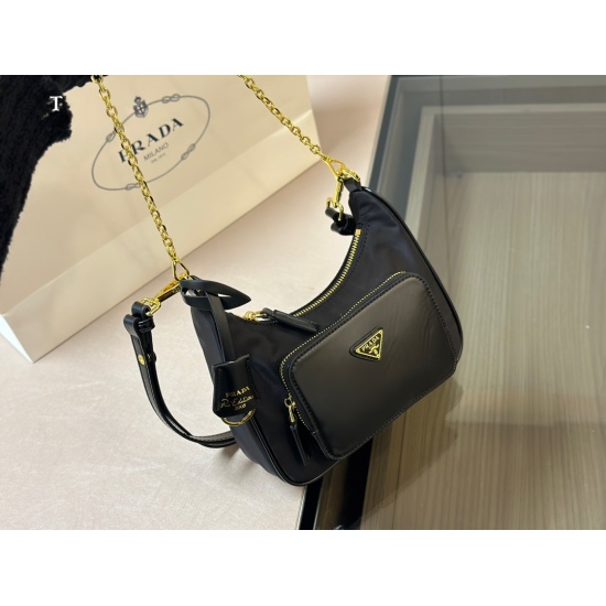 2023.11.06 200 size: 22.18cm Prada hobo underarm bag, Prada's new style is very versatile, and the upper body is also very beautiful!