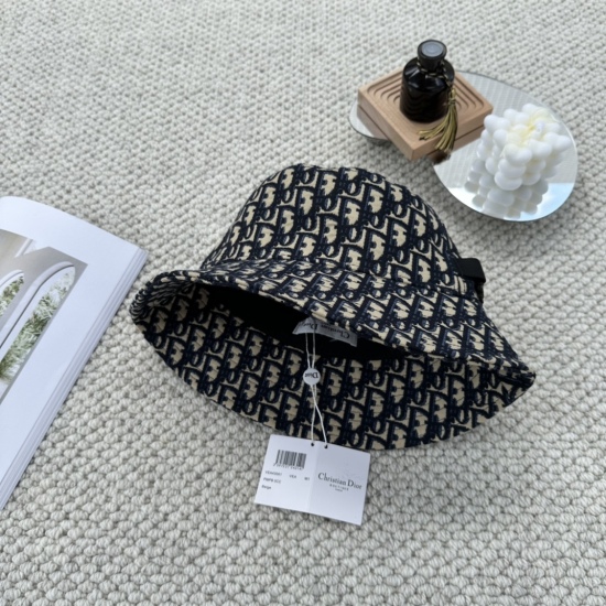 2023.07.22 55 Dior Old Flower Letter Bucket hat, a three-dimensional A-shaped version, a necessary piece of concave shape, foldable. Stir fried chicken is hot!