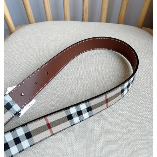 On August 7, 2023, the Burberry counter synchronized the launch of a new Italian made belt with exquisite decoration. The Burberry plaid pattern is paired with a TB exclusive logo design. The buckle width is 3.0cm, exquisite and elegant