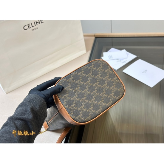 March 30, 2023, 205 comes with a foldable box size of 18 * 22cm (small) Celine bucket bag. Celine has always liked vintage bags, which are durable and have a retro printing pattern with a high aesthetic value and a retro artistic atmosphere