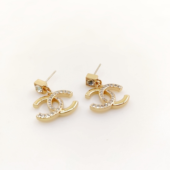 20240413 p60, new CHANEL earrings, high-end quality, same material as counter, genuine brass, ion plated, 925 silver needles, exclusive live photos ‼ Exquisite and delicate craftsmanship, the heavy-duty version is a super fairy and beautiful one. The craf