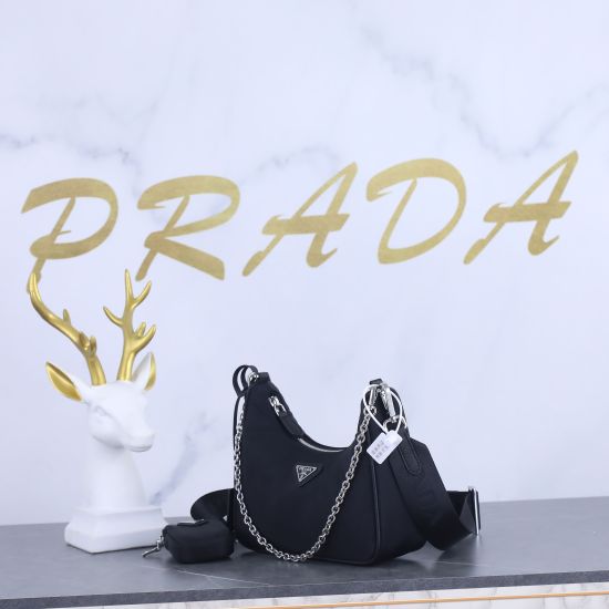March 12, 2024 P430 (with box) Prada's new nylon Hobo handbag/armpit bag Internet celebrity sisters crazy group crazy grass growing and fashionable Hobo came out with a new style! This Hobo bag has a great design. It's a three purpose waist bag, crossbody