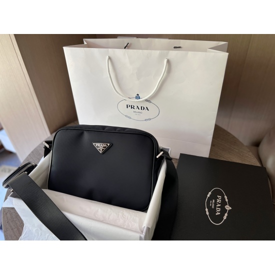 2023.11.06 205 box size: 25 * 17cm Launch PradaxAdidas Co branded Bag with Genuine Fragrance. The boy's back is also very beautiful! The girl's back is super handsome! The small bag on the shoulder strap is super OK to search for prada men's bag