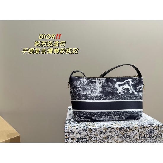 2023.10.07 P185 folding box ⚠️ Size 21.14 Dior Canvas Lunch Box Bag Color matching has a retro feel, high-end yet elegant, with a sense of atmosphere, commuting, leisure, dating, and easy to wear