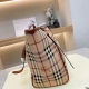 2023.11.17 P190 Burberry Burberry Tote Bag Horseferry Plaid Canvas Panel Calf Leather is a must-have for autumn and winter. The upper body is really beautiful, classic and elegant. Daily travel capacity is large. Size 29 30