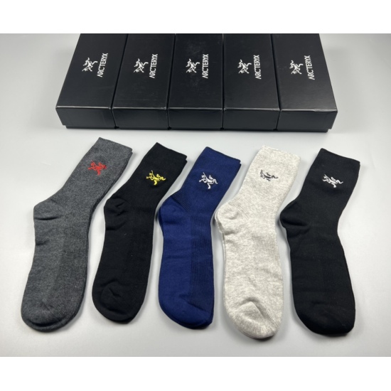 2024.01.22 ARCTERYX (Archaeopteryx) is a new and popular product for autumn and winter 2022, with pure cotton quality and comfortable wearing and strong breathability. It comes in a box of 5 pairs with double needles