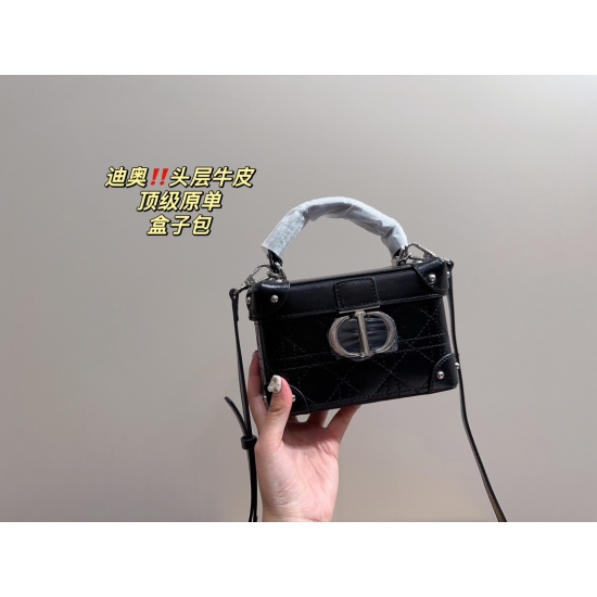 October 7th, 2023 ✅ Top layer cowhide P280 folding box ⚠ Size 17.11 ⚠ The top-level original Dior box bag paired with a casual style is comfortable and energetic to wear