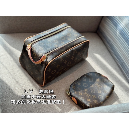 On October 1, 2023, the 115 box free off-season welfare price is here. Size: 26 * 16cm. This makeup bag must be praised for its convenience! One package can solve all problems when traveling! L family makeup bag! A must-have item for women, both men and w