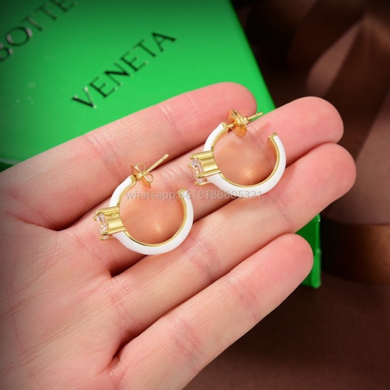 July 23, 2023 ❤️ BV's new artistic earrings are made of brass material with carved patterns! Super explosive Chic feeling, simple and versatile, with artistic personality, bringing you a fashionable experience and wall crack recommendation!
