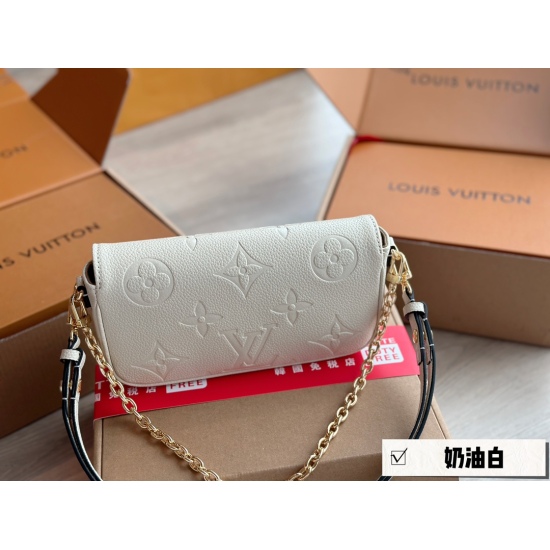 2023.09.03 185 box size: 22 * 12cmL home cream white ivy woc real milk whizz drop~Super suitable for summer double chain design mahjong bag can be cross slung, one shoulder, portable, and built-in card slot is cute and easy to use!