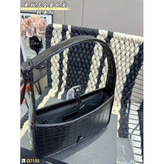 2023.11.06 200 (large) duty-free shop full set packaging recommendation Yang Shulin YSL underarm bag is very suitable for autumn and winter underarm bag~I have seen Celine Gucci Prada too much Yang Shulin's bag is very novel, with a vintage crocodile patt