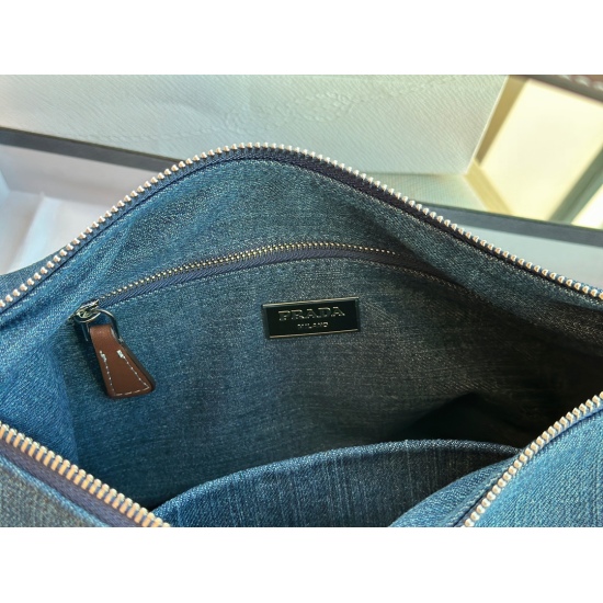 2023.11.06 180 box size: 31 * 20cm Prada hobo Medium vintage denim underarm foreskin shoulder strap is more retro and firm, adding a casual and simple style, completely fashionable and versatile!