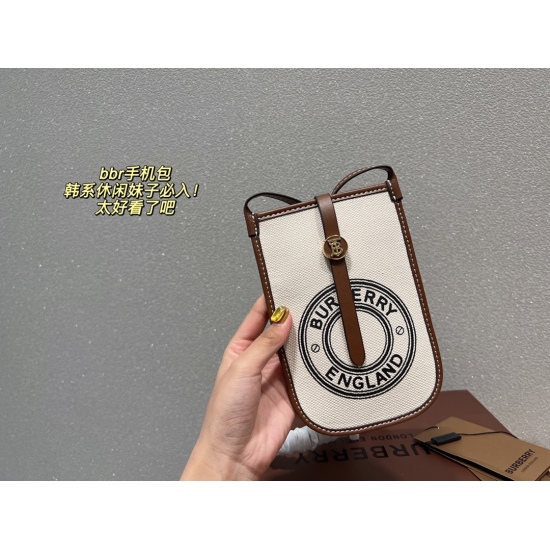 2023.11.17 P145 box matching ⚠️ Size 12.18 Burberry phone bag. The appearance of this phone bag is truly impeccable, and it is also small and exquisite on the back, very fashionable. Small and exquisite online