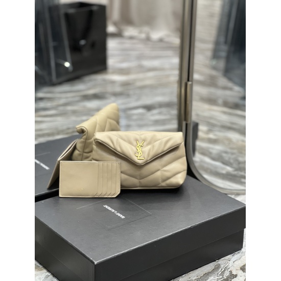 20231128 batch: 570 apricot colored gold buckle Loulou buffer_ The trumpet carrying a bag is coming! The whole bag is made of soft Italian sheepskin, paired with Y family diagonal stripe stitching technology. It has a soft texture front flap bag, paired w