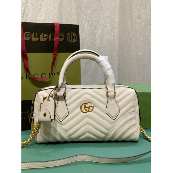 GUCCI Marmont series handbag, black quilted V-shaped leather with antique gold tone accessories, equipped with detachable chain strap leather shoulder strap (decorated with key lock), model number 746319 size 27X13.5X10